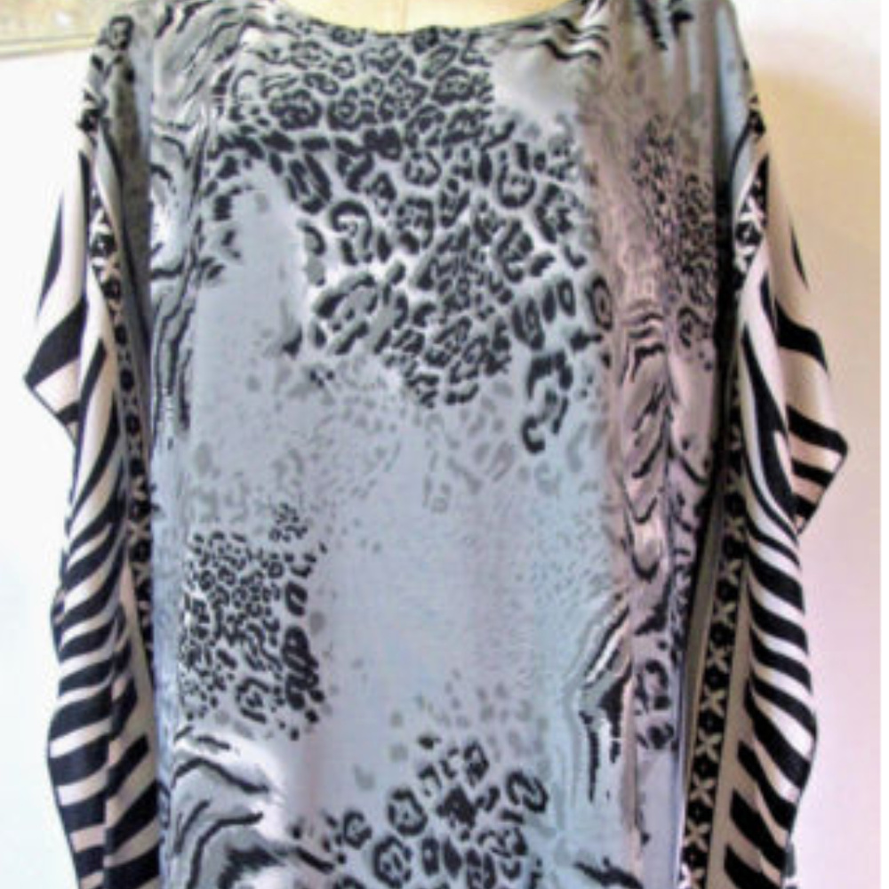 DOTS 1X TUNIC TOP ANIMAL PRINT W/ SHORT SLEEVES